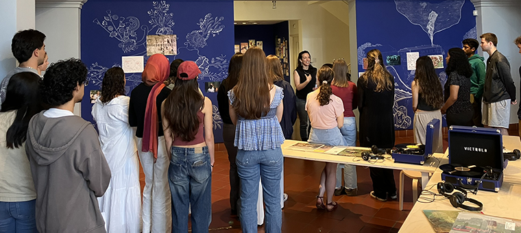 Students listen to artist talk in de Saisset Museum